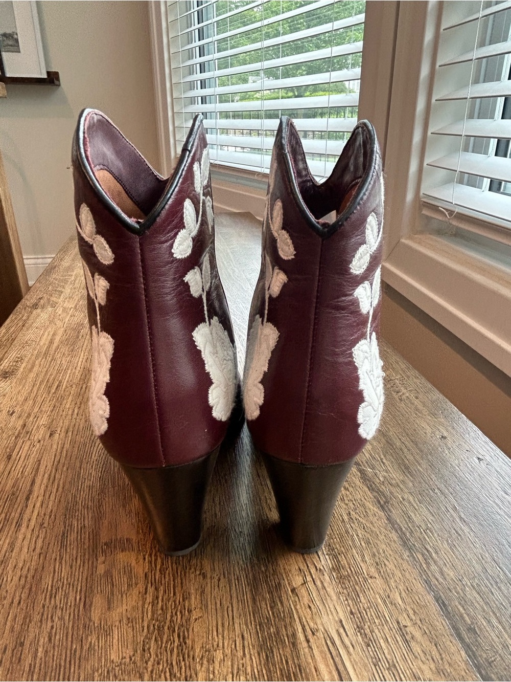 Kate Spade New York Dalton Booties Western Burgundy Leather White Flowers - 8M - Picture 3 of 9
